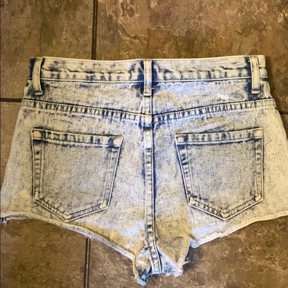 Forever 21 High wastes Jean shorts - Picture 2 of 4